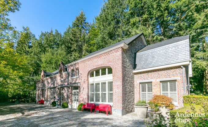 Authentique villa de luxe en pierre du pays pour 18 pers. à Gedinne