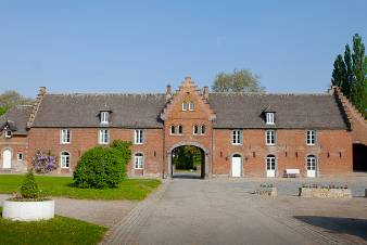 Dpendance de chteau  Gembloux, 11 chambres, sauna, trs bel environnement