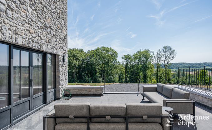 Villa de luxe spacieuse � Gesves pour 24 personnes avec piscine, sauna, fitness et 11 chambres