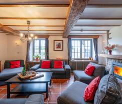 Maison de vacances authentique à Gouvy pour 15 personnes, avec 6 chambres et jardin privé