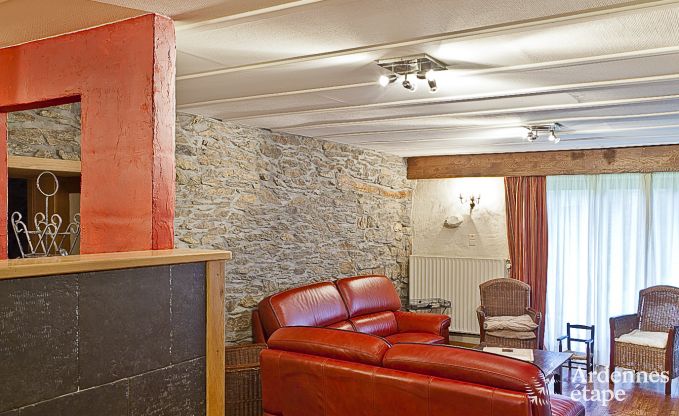 Confortable maison avec jacuzzi et cabine infrarouge à Gouvy