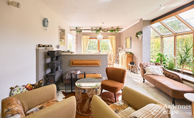 Charmante maison pour 8 personnes � Hamois avec 4 chambres, 3 salles de bains, jardin priv�, salle de jeux et terrasse au bord de l'eau