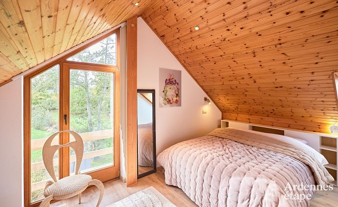 Charmante maison pour 8 personnes � Hamois avec 4 chambres, 3 salles de bains, jardin priv�, salle de jeux et terrasse au bord de l'eau