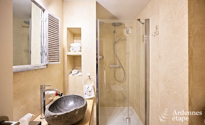 Charmante maison pour 8 personnes � Hamois avec 4 chambres, 3 salles de bains, jardin priv�, salle de jeux et terrasse au bord de l'eau