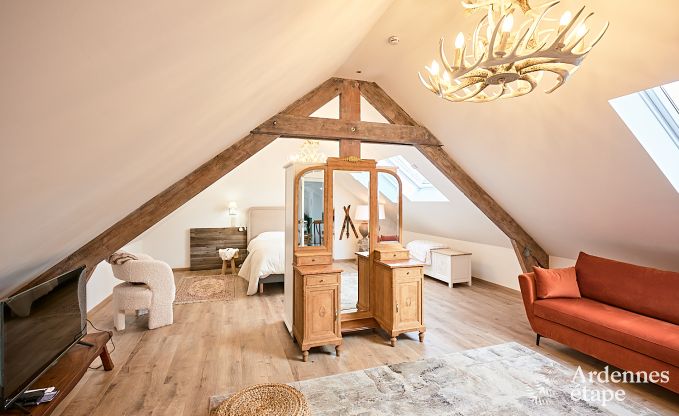 Charmante maison pour 8 personnes � Hamois avec 4 chambres, 3 salles de bains, jardin priv�, salle de jeux et terrasse au bord de l'eau