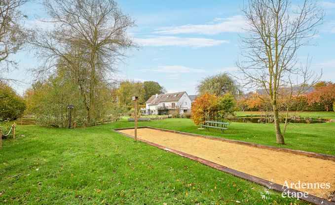 Charmante maison pour 8 personnes � Hamois avec 4 chambres, 3 salles de bains, jardin priv�, salle de jeux et terrasse au bord de l'eau