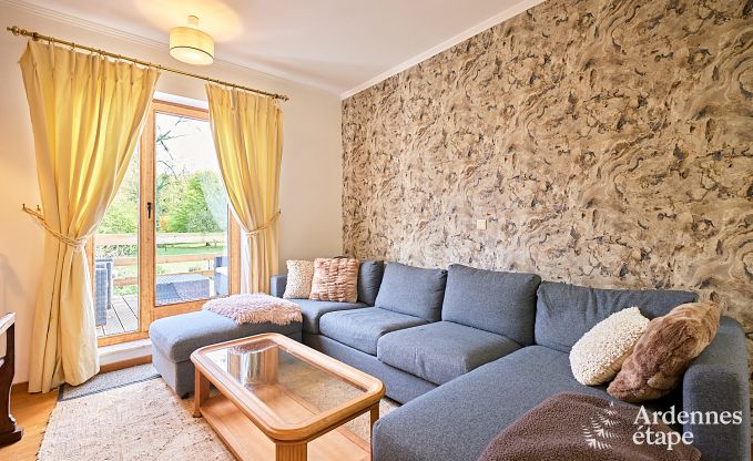 Charmante maison pour 8 personnes � Hamois avec 4 chambres, 3 salles de bains, jardin priv�, salle de jeux et terrasse au bord de l'eau