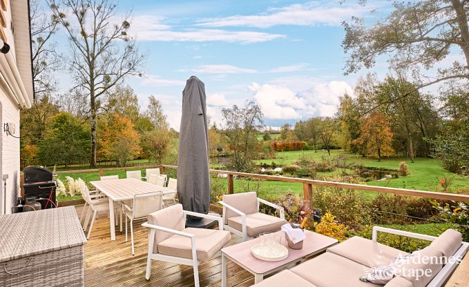 Charmante maison pour 8 personnes � Hamois avec 4 chambres, 3 salles de bains, jardin priv�, salle de jeux et terrasse au bord de l'eau