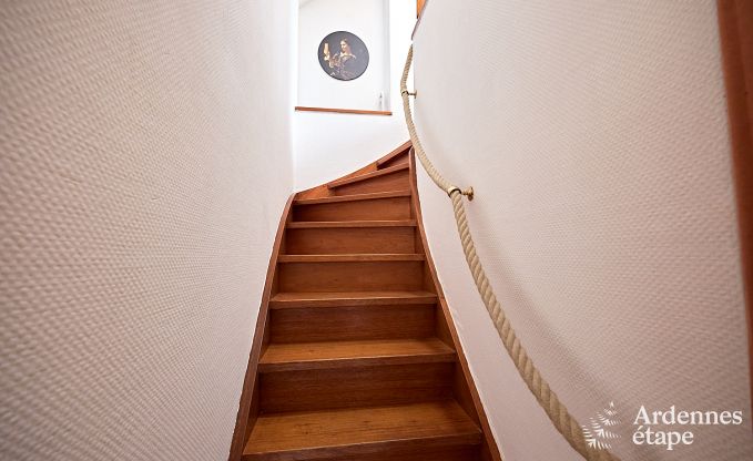 Charmante maison pour 8 personnes � Hamois avec 4 chambres, 3 salles de bains, jardin priv�, salle de jeux et terrasse au bord de l'eau