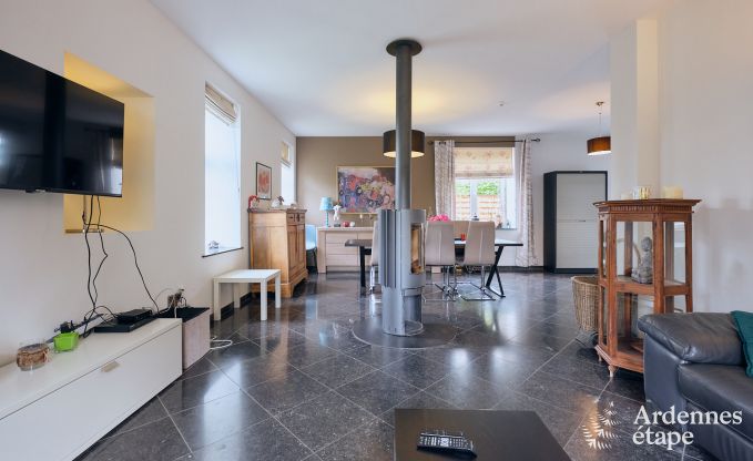 Charmante maison pour 6 personnes  Han-sur-Lesse avec terrasse prive au bord de l'eau