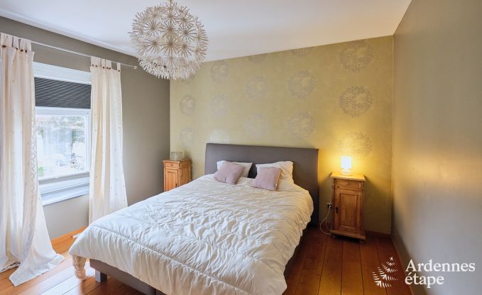 Charmante maison pour 6 personnes  Han-sur-Lesse avec terrasse prive au bord de l'eau