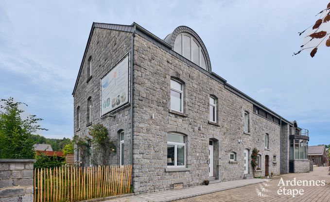Charmante maison pour 6 personnes  Han-sur-Lesse avec terrasse prive au bord de l'eau