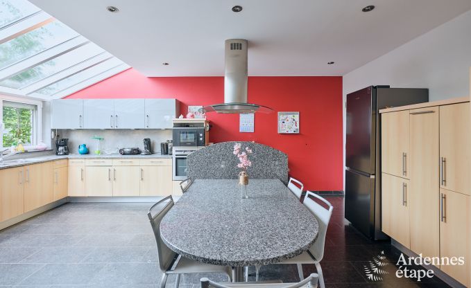 Charmante maison pour 6 personnes  Han-sur-Lesse avec terrasse prive au bord de l'eau