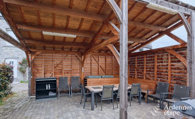 Grande maison de vacances en deux btiments  Han-sur-Lesse pour 13 personnes avec piscine intrieure