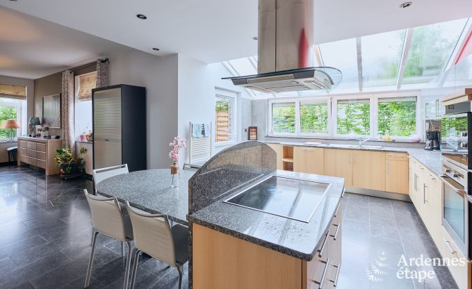 Grande maison de vacances en deux btiments  Han-sur-Lesse pour 13 personnes avec piscine intrieure