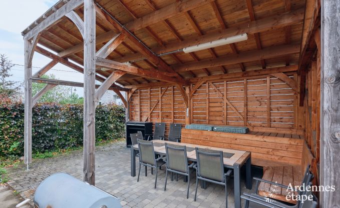 Grande maison de vacances en deux btiments  Han-sur-Lesse pour 13 personnes avec piscine intrieure