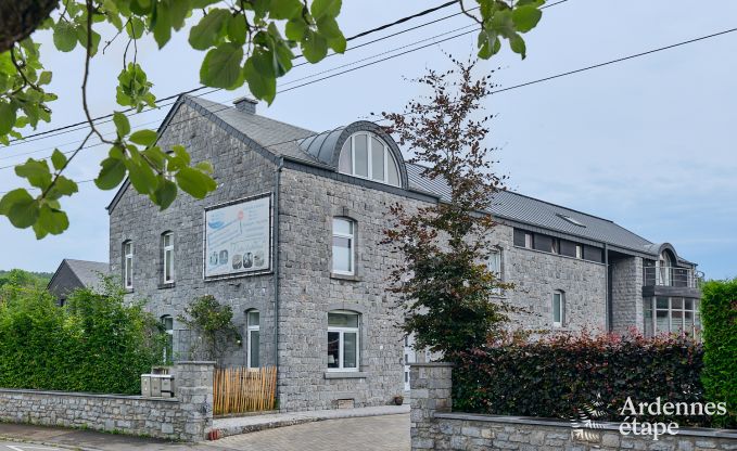 Grande maison de vacances en deux btiments  Han-sur-Lesse pour 13 personnes avec piscine intrieure