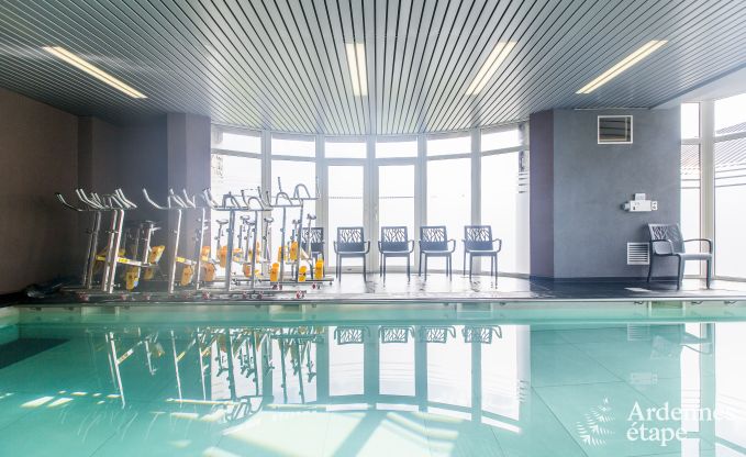 Grande maison de vacances en deux btiments  Han-sur-Lesse pour 13 personnes avec piscine intrieure