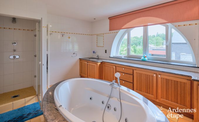 Grande maison de vacances en deux btiments  Han-sur-Lesse pour 13 personnes avec piscine intrieure