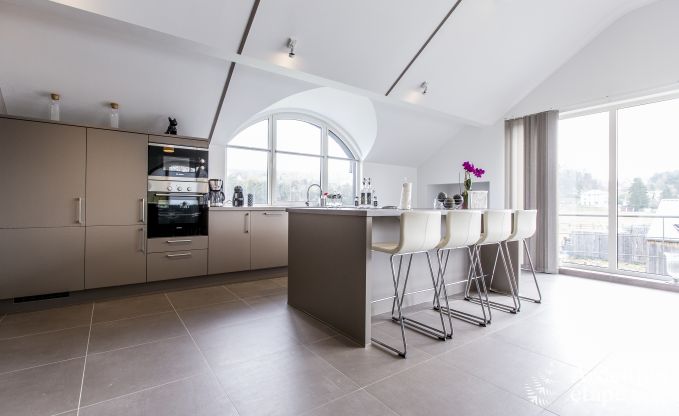 Grande maison de vacances en deux btiments  Han-sur-Lesse pour 13 personnes avec piscine intrieure