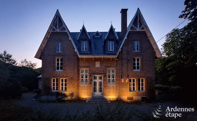 Manoir luxueux pour 12 personnes sur la Meuse à Hastière avec jardin privé et 4 salles de bains