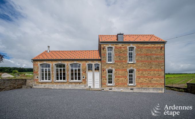 Ancienne cole restaure  Havelange, Ardenne : espace pour 15 invits, 6 chambres, 5 salles de bains dans un environnement riche en nature