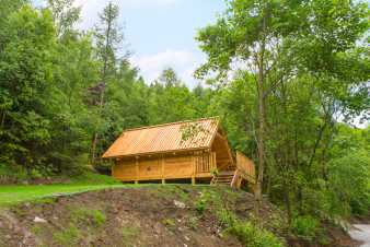 Cabane pour couple en plein bois à louer pour un séjour à Houffalize