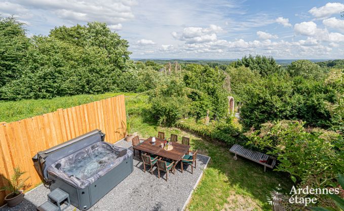 Grande maison de vacances pour 12 personnes avec 4 chambres, 3 salles de bains, jacuzzi, salle de jeux et jardin