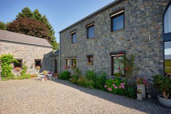 Maison de vacances moderne pour 4  La Roche-en-Ardenne avec jardin et terrasse