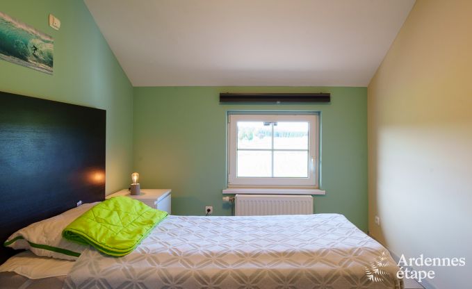 Maison de vacances � L�glise, Ardenne, 32 personnes, grand jardin priv�, �quipements sportifs, spa, salle de jeux, confort optimal