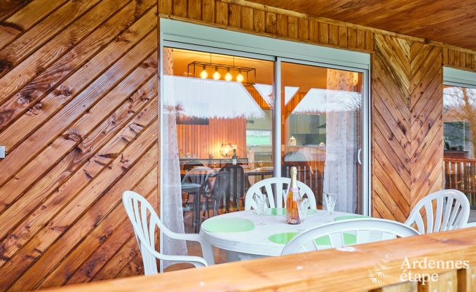Calme assur� dans ce charmant chalet pour 4 personnes avec bain � remous dans l'environnement naturel de Libin