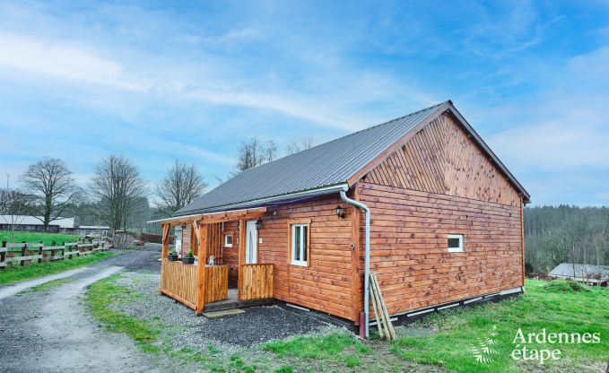 Calme assur� dans ce charmant chalet pour 4 personnes avec bain � remous dans l'environnement naturel de Libin