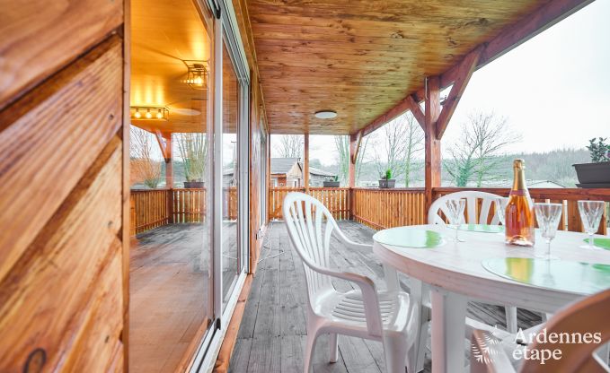 Calme assur� dans ce charmant chalet pour 4 personnes avec bain � remous dans l'environnement naturel de Libin