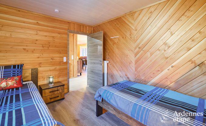 Calme assur� dans ce charmant chalet pour 4 personnes avec bain � remous dans l'environnement naturel de Libin