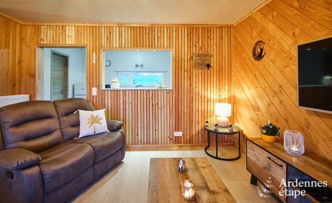 Calme assur� dans ce charmant chalet pour 4 personnes avec bain � remous dans l'environnement naturel de Libin