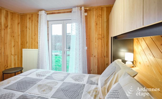 Calme assur� dans ce charmant chalet pour 4 personnes avec bain � remous dans l'environnement naturel de Libin