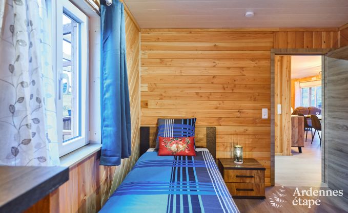 Calme assur� dans ce charmant chalet pour 4 personnes avec bain � remous dans l'environnement naturel de Libin