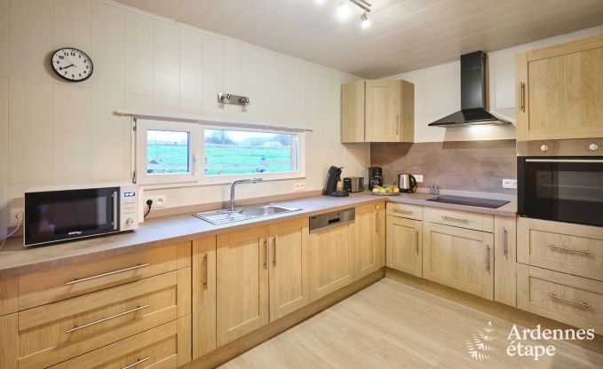 Calme assur� dans ce charmant chalet pour 4 personnes avec bain � remous dans l'environnement naturel de Libin