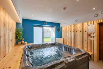 Maison de vacances Libramont (Ardenne) pour 22 personnes avec 9 chambres, jacuzzi, sauna, salle de jeux, jardin priv