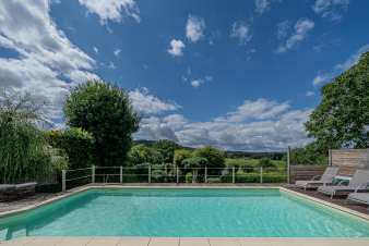Maison de vacances de luxe pour 4 personnes avec grand jacuzzi, sauna et piscine à Lierneux, en Ardenne.