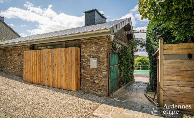 Sjour romantique  Lierneux en Ardenne : Charmante maison de vacances avec grand jacuzzi, sauna et piscine pour couple