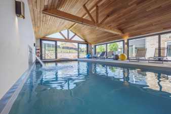 Gîte de luxe avec piscine intérieure pour 18 p. en Ardenne (Limbourg)