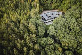 Maison de vacances luxueuse avec piscine et sauna dans les bois de Malmedy