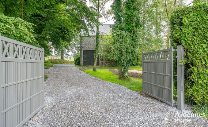 Authentique maison de vacances pour 15 avec boxes pour chevaux  Mettet, Ardenne