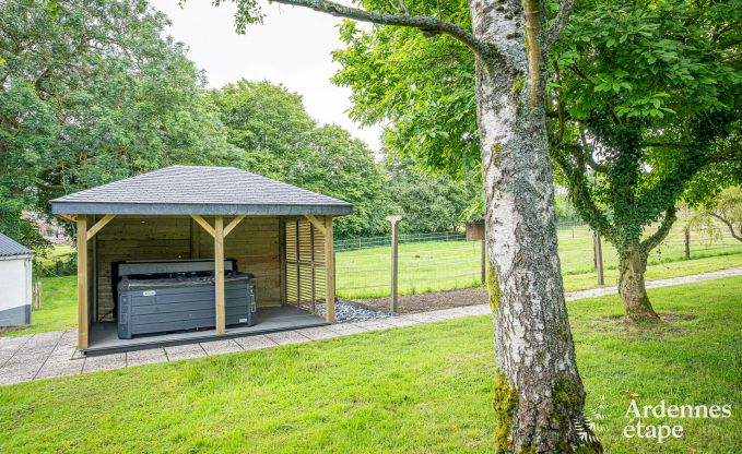 Authentique maison de vacances pour 15 avec boxes pour chevaux  Mettet, Ardenne