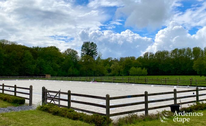 Authentique maison de vacances pour 15 avec boxes pour chevaux  Mettet, Ardenne