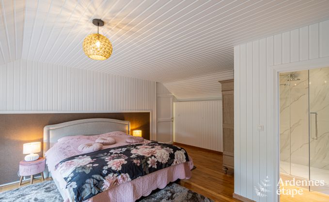 Authentique maison de vacances pour 15 avec boxes pour chevaux  Mettet, Ardenne