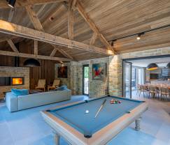 Villa luxueuse à Nassogne avec jacuzzi, 6 chambres et 6 salles de bains