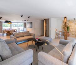 Villa luxueuse à Nassogne avec jacuzzi, 6 chambres et 6 salles de bains