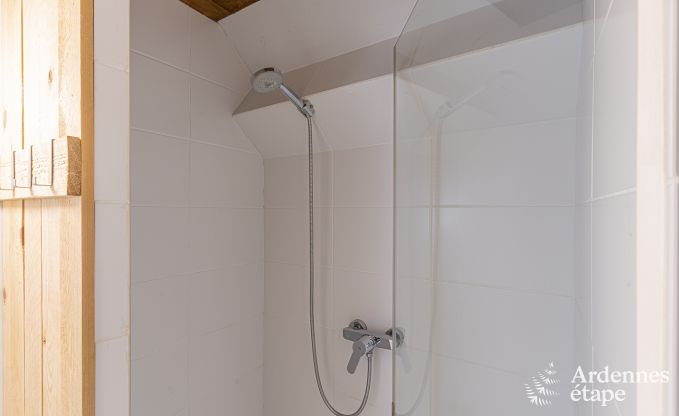 Maison de vacances avec tennis � Onhaye pour 2/3 personnes en Ardenne